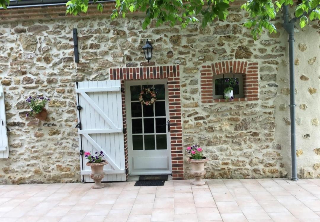 Bed and Breakfast Les 3 Roses Anjouin Exterior foto