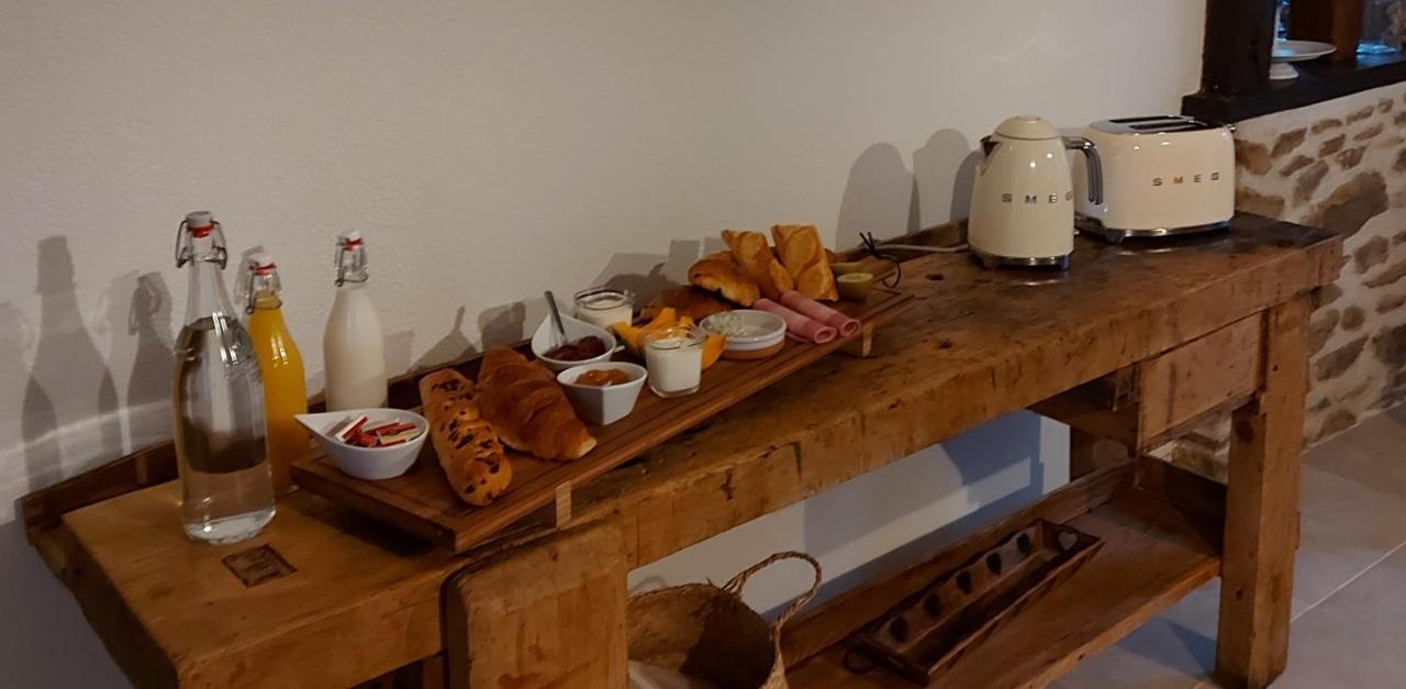 Bed and Breakfast Les 3 Roses Anjouin Exterior foto